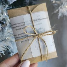 Gravírozott gyöngyös gumizsinór karkötő