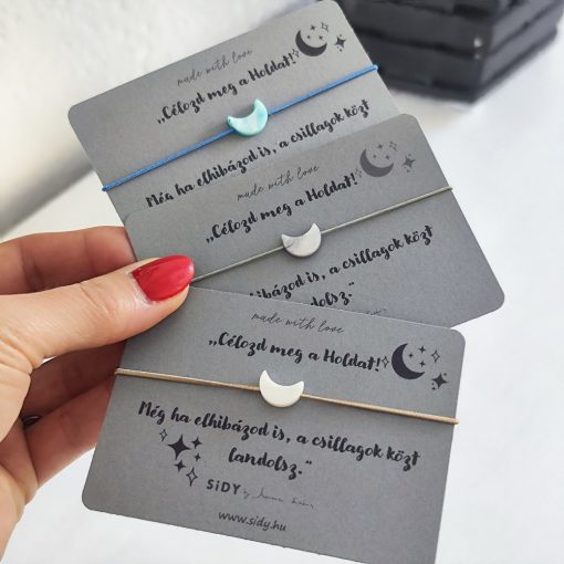 Idézetes hold karkötő