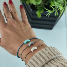 Hold karkötő gumizsinóron