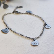 Monogramos szívecskés nemesacél karkötő